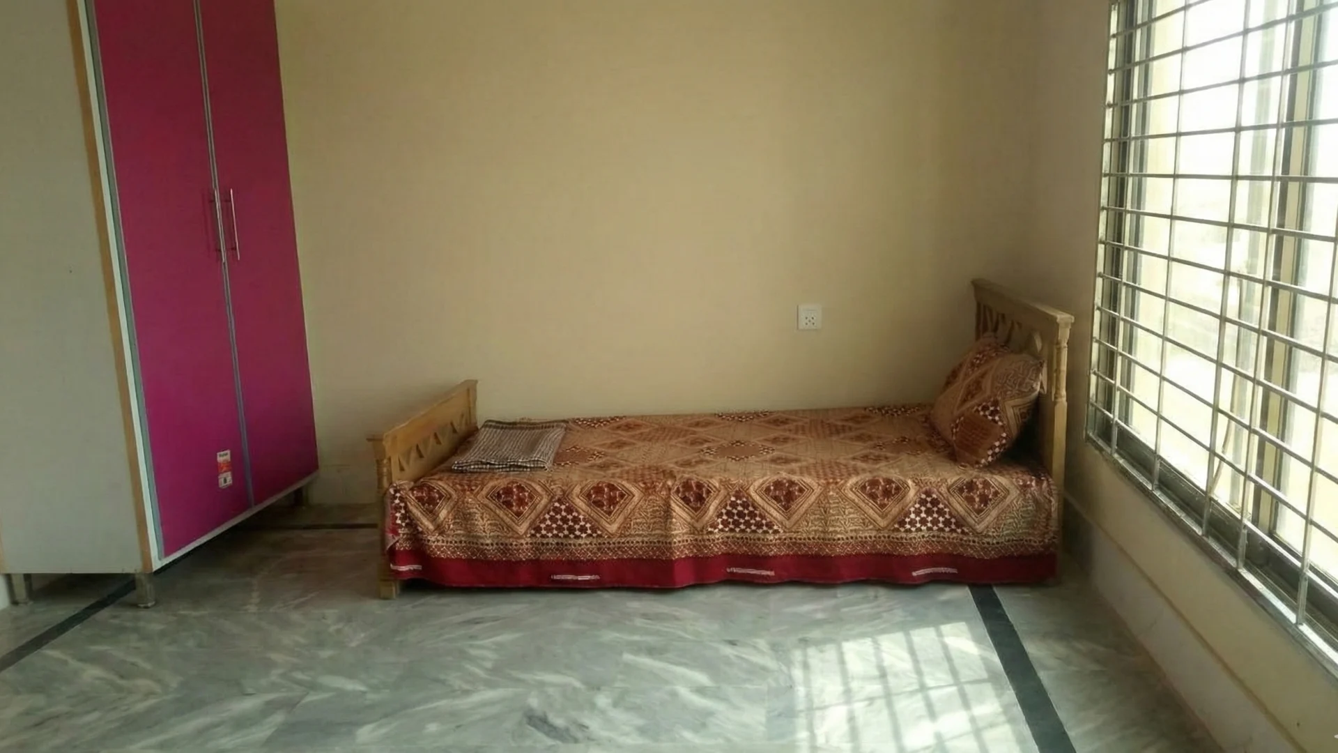 Spacious and comfortable patient rooms at Amaim Brain Care designed for therapeutic mental health care